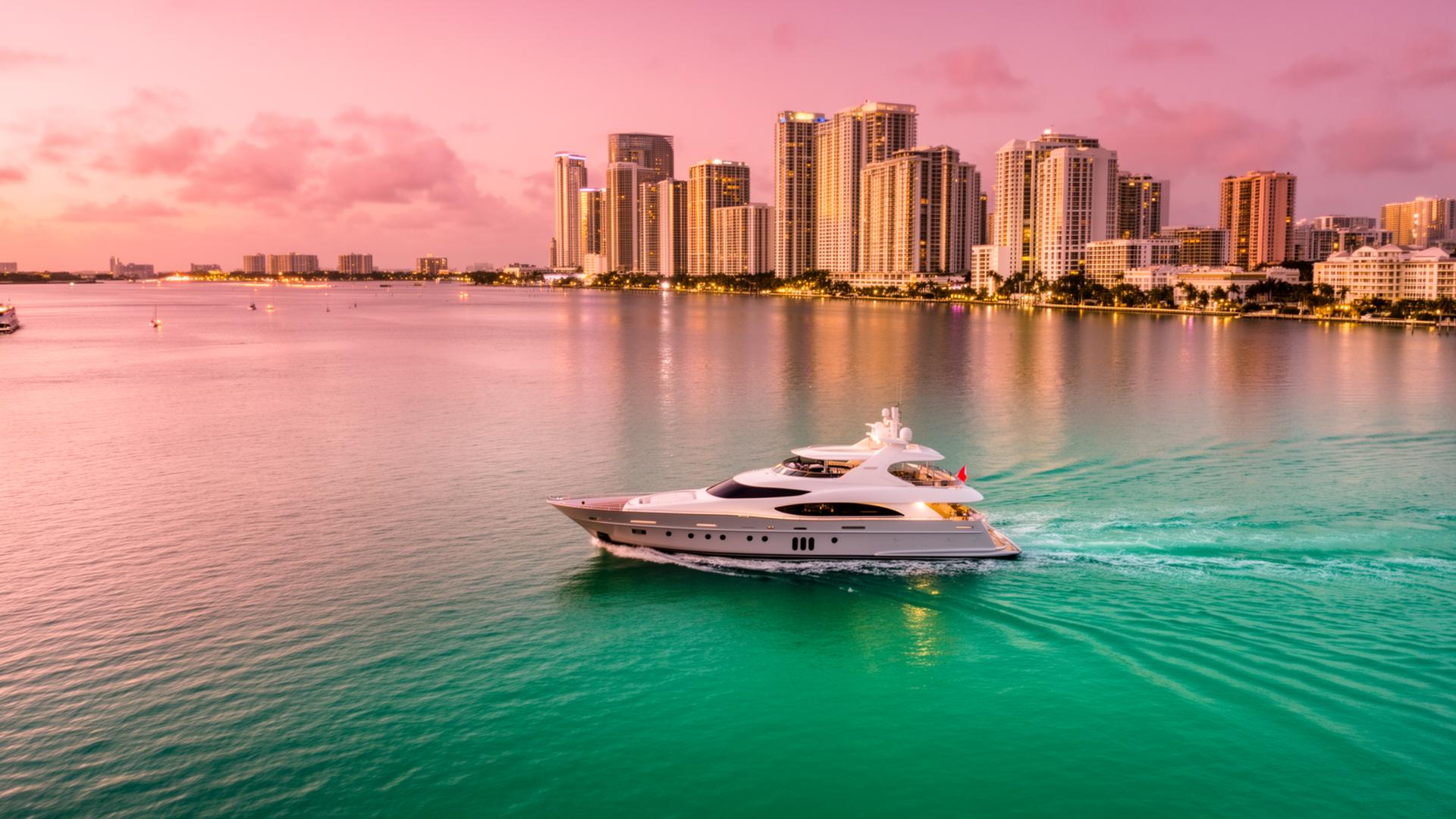 Biscayne Bay & Miami Skyline — Miami yacht charter